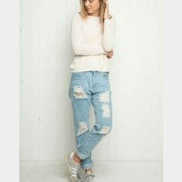 Brandy Melville distressed boyfriend jeans - Picture 3 of 4